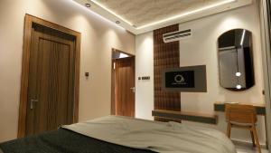 Ένα ή περισσότερα κρεβάτια σε δωμάτιο στο Hotel Shakuntla Grand