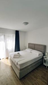 Een bed of bedden in een kamer bij Apartments Rodin