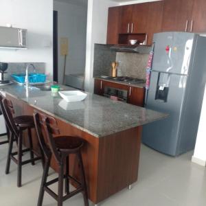 a kitchen with a counter and a refrigerator at Apartamento Cartagena in Cartagena de Indias