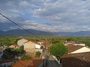Pogled na planinu ili pogled na planinu iz vikendice