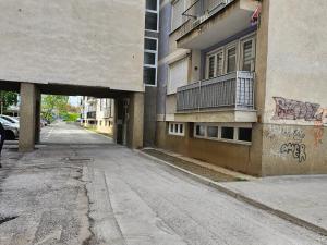 an empty street in front of a building with graffiti at Apartman Laura in Karlovac