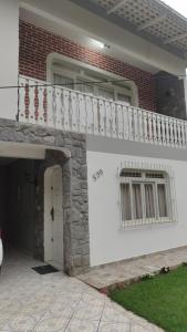 Balkón nebo terasa v ubytování Casa de 2 Pavimentos Inteira com garagem