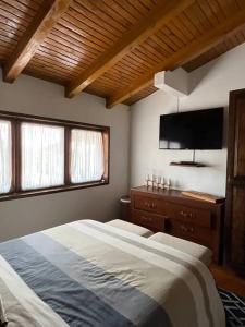 Postel nebo postele na pokoji v ubytování Agradable cabaña en Tapalpa + 19 fotografií