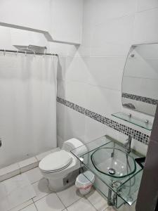 Um banheiro em Hostal EL Prado