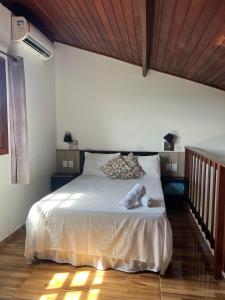Кровать или кровати в номере Pipa Golfinhos Pousada