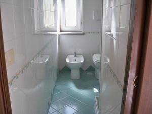 a small bathroom with a toilet and a sink at L'Isolana Case Vacanza Alloro 2 in Ponza
