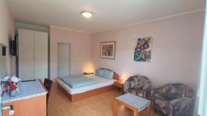 Postel nebo postele na pokoji v ubytování Cozy Room with garden in Bratislava