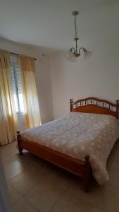 a bedroom with a wooden bed in a room at Marcos Juárez 1 in Marcos Juárez