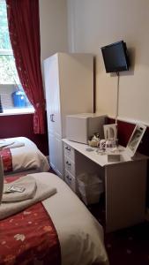 A bed or beds in a room at Mill Dam Guest House 