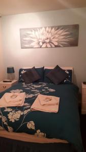 A bed or beds in a room at Mill Dam Guest House 