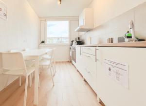 Kuchyň nebo kuchyňský kout v ubytování Home4Now DOR02 Monteursunterkunft in Dormagen I 3 Schlafzimmer für 6 Personen I Küche I SmartTV I WiFi