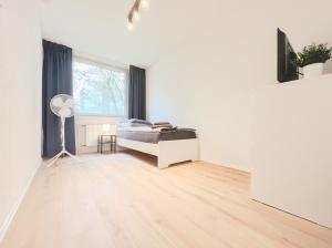 Postel nebo postele na pokoji v ubytování Home4Now DOR02 Monteursunterkunft in Dormagen I 3 Schlafzimmer für 6 Personen I Küche I SmartTV I WiFi