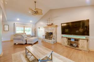 Gallery image of Idyllic Lake Norman Getaway with Fire Pit and Kayaks! in Mooresville