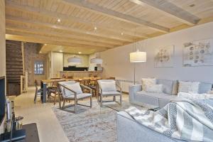 a living room with a couch and a dining room at Luderna - Casa Val de Ruda IV des Artiguetes in Baqueira-Beret