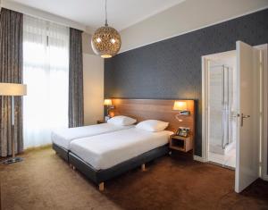 Postel nebo postele na pokoji v ubytování Parkhotel Valkenburg