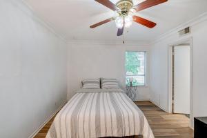 a bedroom with a bed with a ceiling fan at 4 Mi to Dtwn Dallas Condo with Pool Access! in Dallas +16 photos