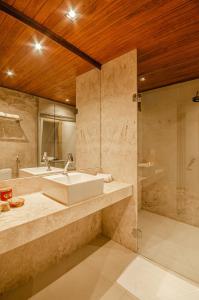 a bathroom with a sink and a shower at Hotel Ponta do Madeiro in Pipa