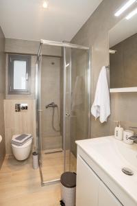 Koupelna v ubytování Velvet Luxury Apartments in the City Center by BiNoBi! + 43 fotografií