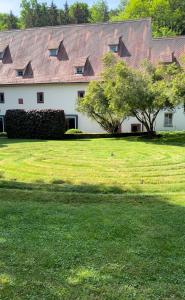 Afbeelding uit fotogalerij van Gästehaus Krone in Holzkirchen