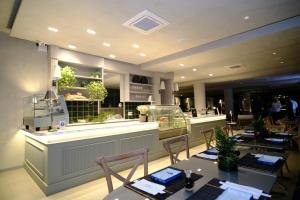 Um restaurante ou outro lugar para comer em Noon Vila Madalena