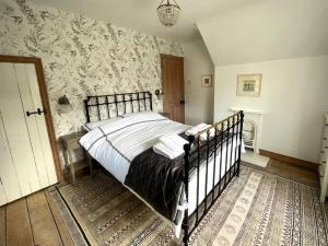 a bedroom with a bed in a room with wallpaper at The Cottage, Marlow in Buckinghamshire +42 photos