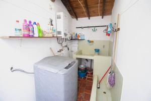 a small bathroom with a sink and a toilet at Hermosa habitación Las Palmas - Zapatoca in Zapatoca