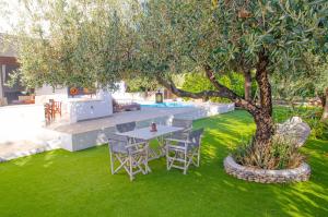 Vonkajšia záhrada v ubytovaní Melfe Villas