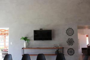 a living room with a flat screen tv on a wall at Chacara Alto Padrão Recanto Felicidade Paraopeba in Paraopeba