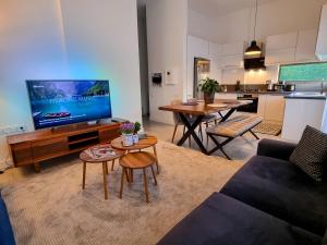 a living room with a couch and a tv at Suelo Flat Villa in Turgutreis