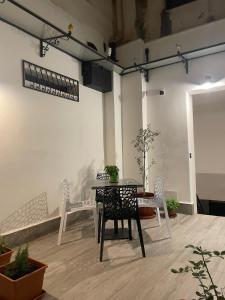 a table and chairs in a room with plants at Casa Vacanze Donna Sidora in Palermo