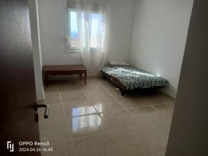 Ein Bett oder Betten in einem Zimmer der Unterkunft F4 lpp Mostaganem Algérie