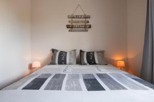 Ένα ή περισσότερα κρεβάτια σε δωμάτιο στο Masbango Beach Resort
