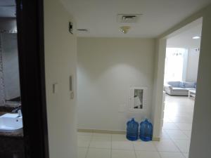 Koupelna v ubytování إمارة الشارقة منطقة الخان شقة مفروشة غرفتين و صالة أجار 15 يوم أو شهر