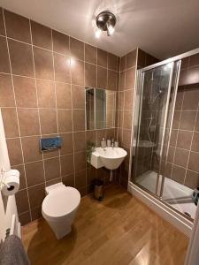 a bathroom with a toilet and a sink and a shower at Down Town Pad*2Bed&Free Parking* in Glasgow