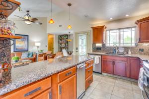 Gallery image of Lovely Tustin Home with Outdoor Kitchen 3 Mi to Zoo in Tustin +19 photos