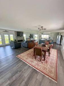 a large living room with a table and chairs at 2-Bedroom 2-Bath Cozy Home in Nashville's Vibrant in Nashville