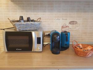Coffee and tea making facilities at Le terrazze di Alberto