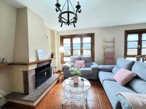 A seating area at Los Robles Andrin