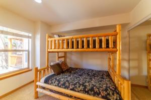 a bedroom with bunk beds in a house at 593 New June Lake Condo in June Lake