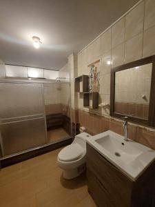 Vonios kambarys apgyvendinimo įstaigoje Hostal COLUMBIA