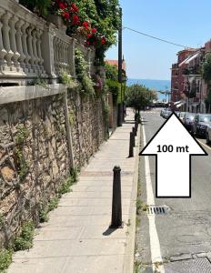a street with a mic sign next to a sidewalk at Chez Fernando front beach in Lerici
