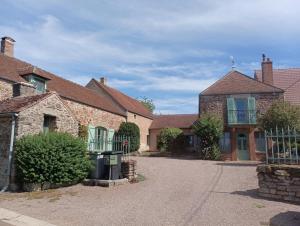 a group of brick houses with a driveway at Mine d'Ore Petit Gîte de la Chouette d'Or in Thoste