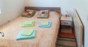 Una cama o camas en una habitación de Apartman Pazova