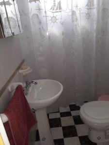 a bathroom with a sink and a toilet at Alojamiento Kasik sakat in Sebastián Elcano