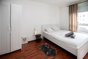 A bed or beds in a room at Charmant appartement au centre