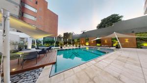 Swimming pool sa o malapit sa Adriatika Hotel & Residence