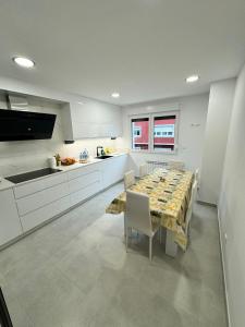 Kuchyň nebo kuchyňský kout v ubytování Cortiñas