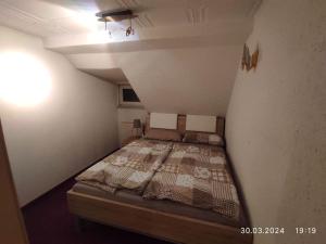 Giường trong phòng chung tại kleines Appartement
