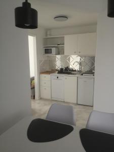 Kuchyň nebo kuchyňský kout v ubytování Apartament Słoneczny