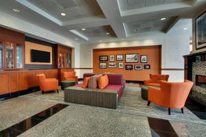 Posezení v ubytování Drury Inn & Suites Findlay
